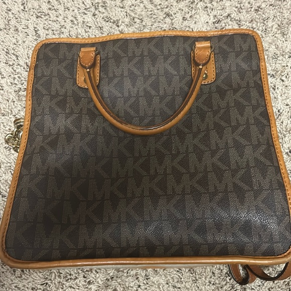 Michael Kors purse - Picture 1 of 4